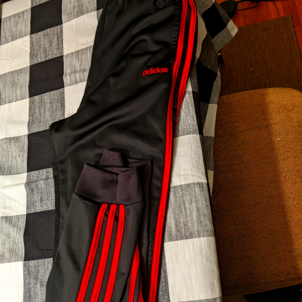 Adidas boys black tapered jogger xl (16-18)